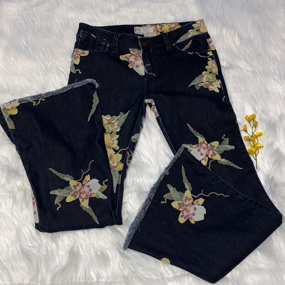 Free Feople Floral Boho Fray Hem Flare Jeans 27 - Picture 13 of 13